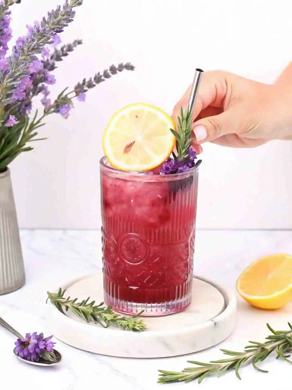 lavender-mocktail-with-lemon-3 Lavender mocktail with lemon slice and lavender sprig