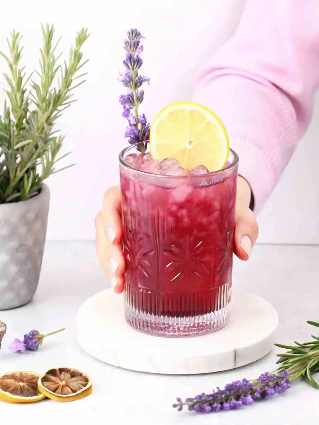 lavender-mocktail-with-lemon Lavender mocktail with lemon slice and lavender sprig